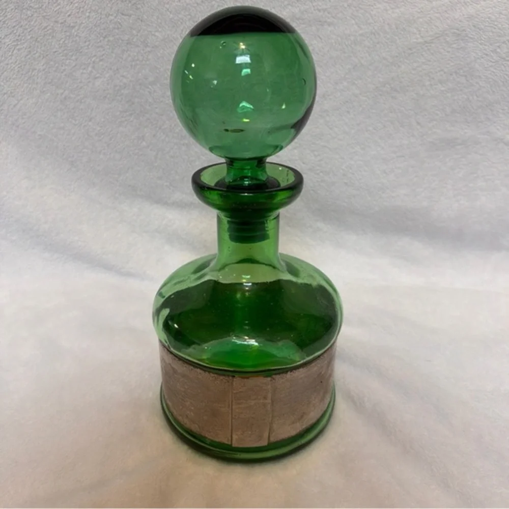 Emerald Green glass decanter & ball stopper 12” - Vintage